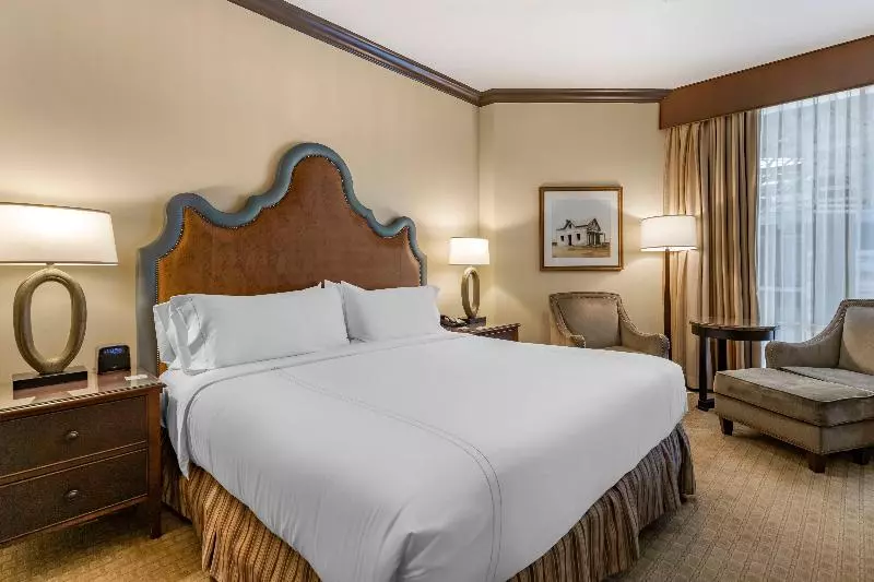 Sviitti Liikuntarajoitteisille, Omni Austin Hotel Downtown