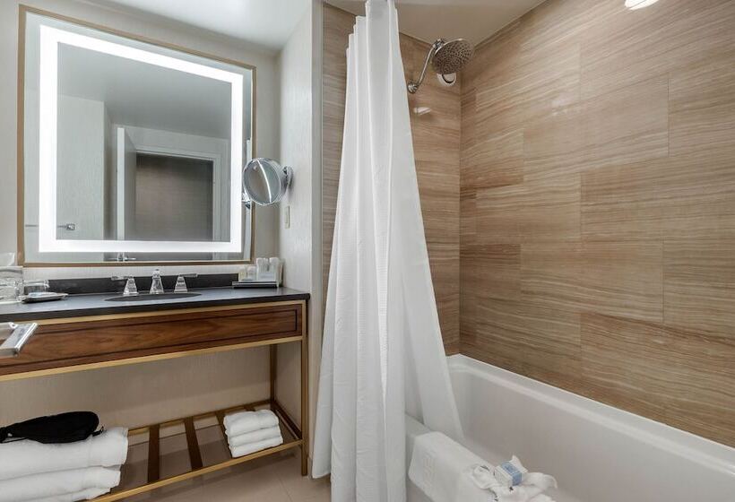 Номер Deluxe, Omni Richmond