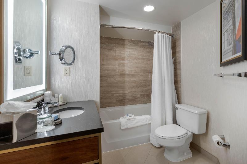 Номер Deluxe, Omni Richmond