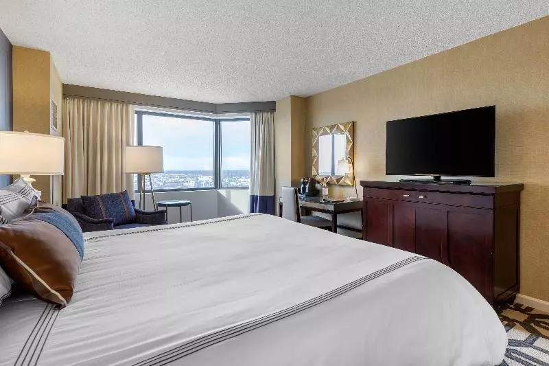 اتاق لوکس با تخت بزرگ, Omni Richmond