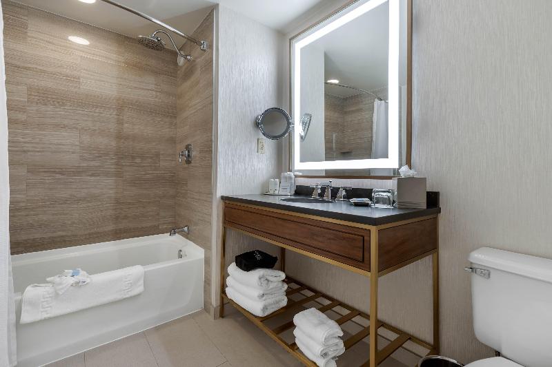 Номер Deluxe, Omni Richmond