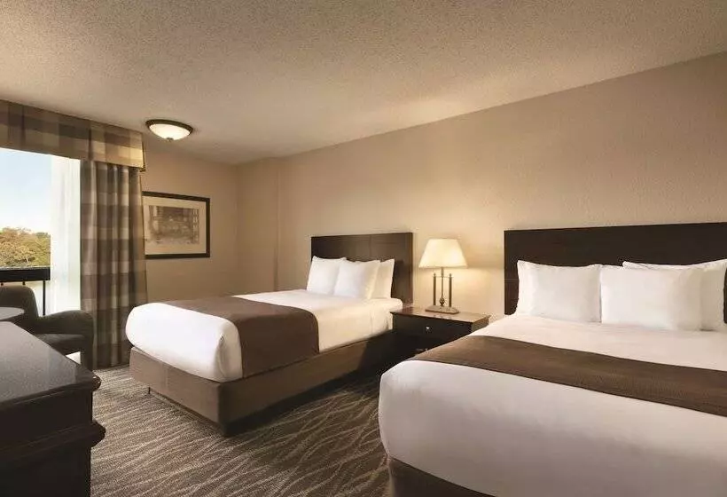 ２ダブルベッドのスタンダードルーム, Radisson Hotel Louisville North