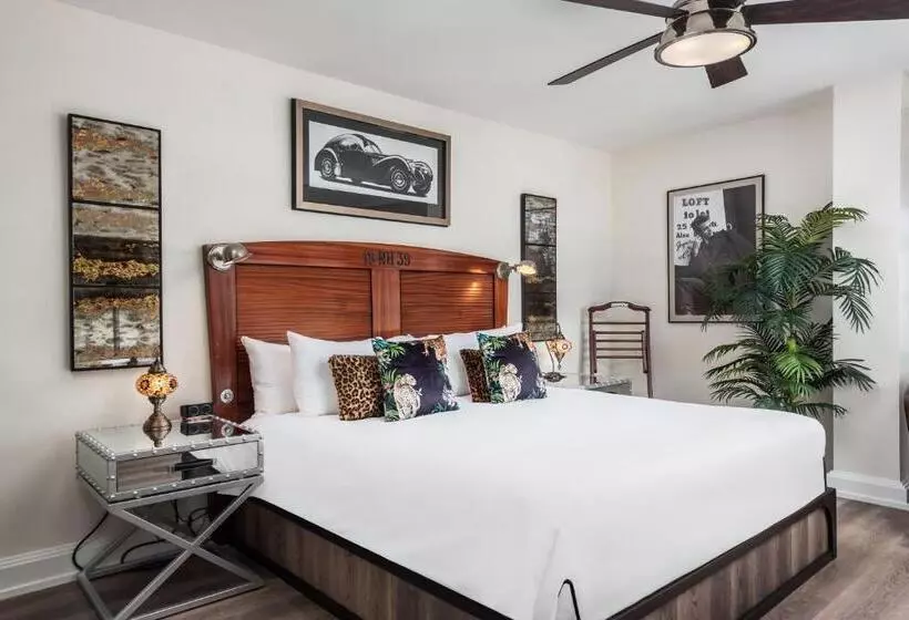 キングサイズベッドのスタンダードルーム, National Hotel, An Adult Only Oceanfront Resort