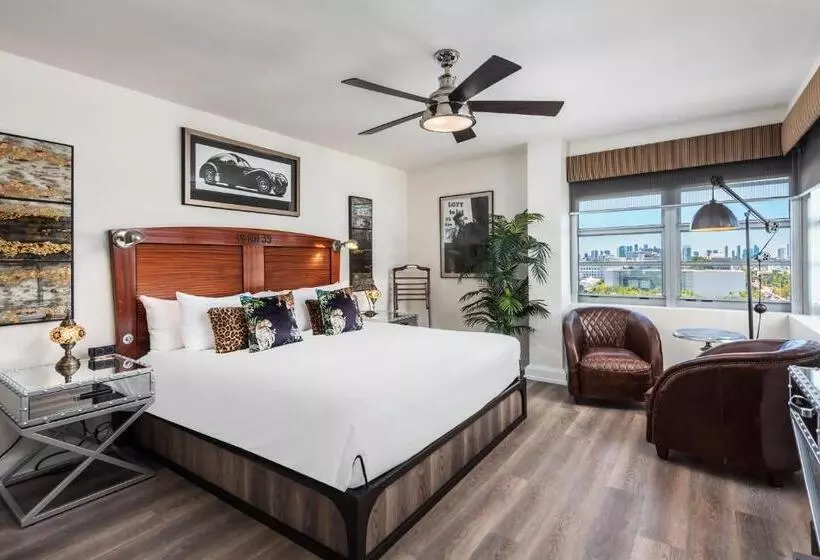 キングサイズベッドのスタンダードルーム, National Hotel, An Adult Only Oceanfront Resort