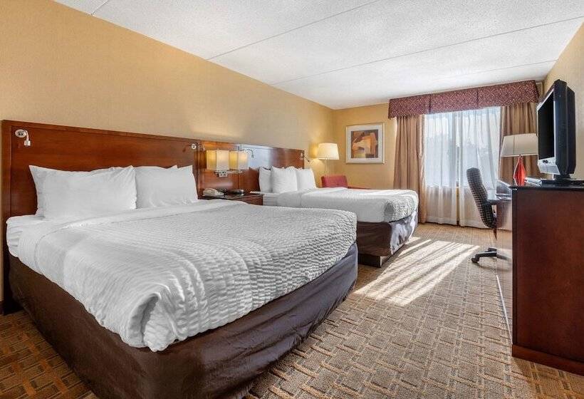 חדר סטנדרט שתי מיטות זוגיות, Clarion Hotel Conference Center On Lake Erie
