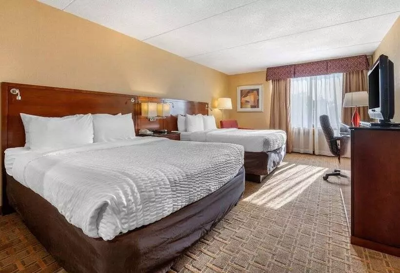 ２ダブルベッドのスタンダードルーム, Clarion Hotel Conference Center On Lake Erie