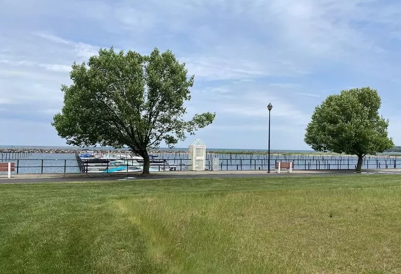 ２ダブルベッドのスタンダードルーム, Clarion Hotel Conference Center On Lake Erie
