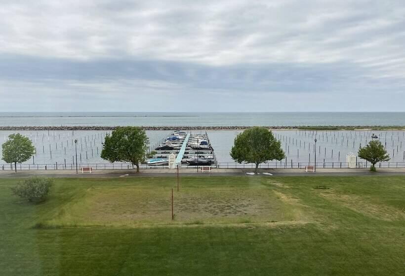 חדר סטנדרט שתי מיטות זוגיות, Clarion Hotel Conference Center On Lake Erie