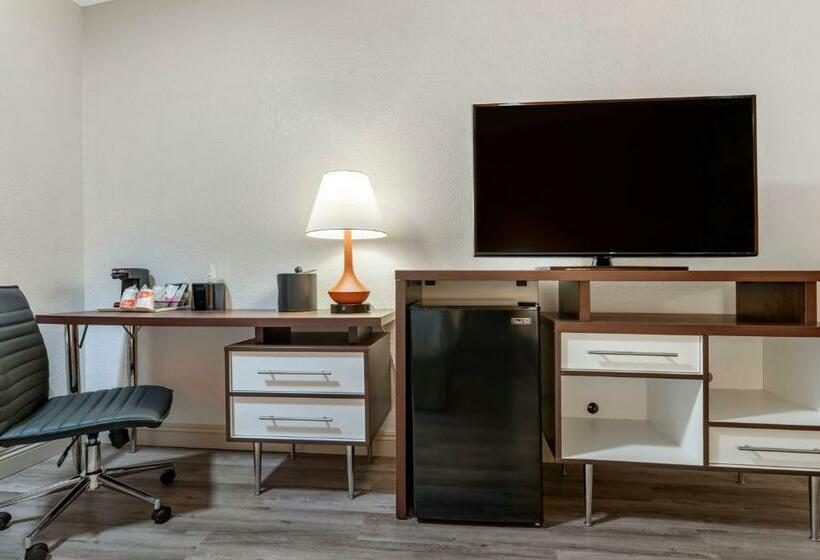 Номер Стандарт 2 Двуспальные Кровати, Clarion Pointe Fresno Near Yosemite