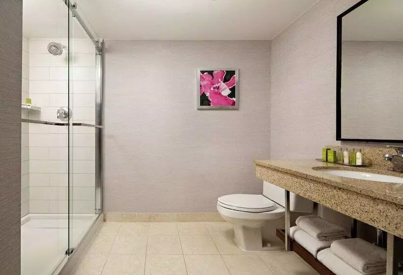 身障者適用ジュニアスイートルーム, Doubletree By Hilton Fairfield Hotel & Suites