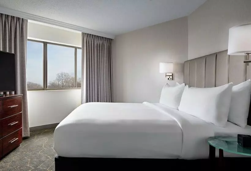身障者適用ジュニアスイートルーム, Doubletree By Hilton Fairfield Hotel & Suites