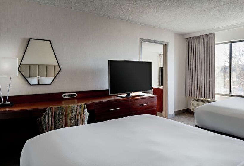 Family Suite, Doubletree By Hilton Fairfield Hotel & Suites