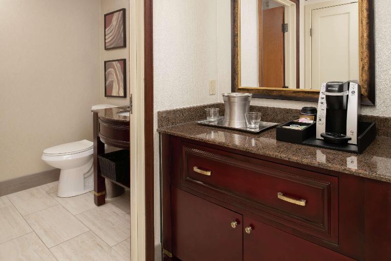 스위트 킹사이즈 침대, Hilton Bellevue