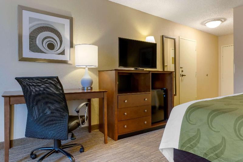 اتاق استاندارد با تخت بزرگ, Quality Inn Harrison North