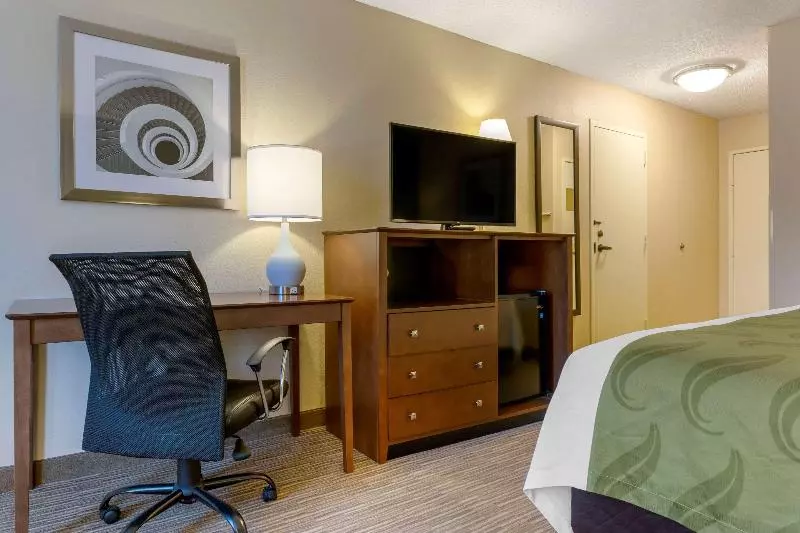 اتاق استاندارد با تخت بزرگ, Quality Inn Harrison North