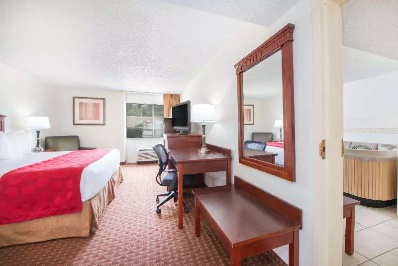 سوئیت با تخت بزرگ, Ramada By Wyndham Enid