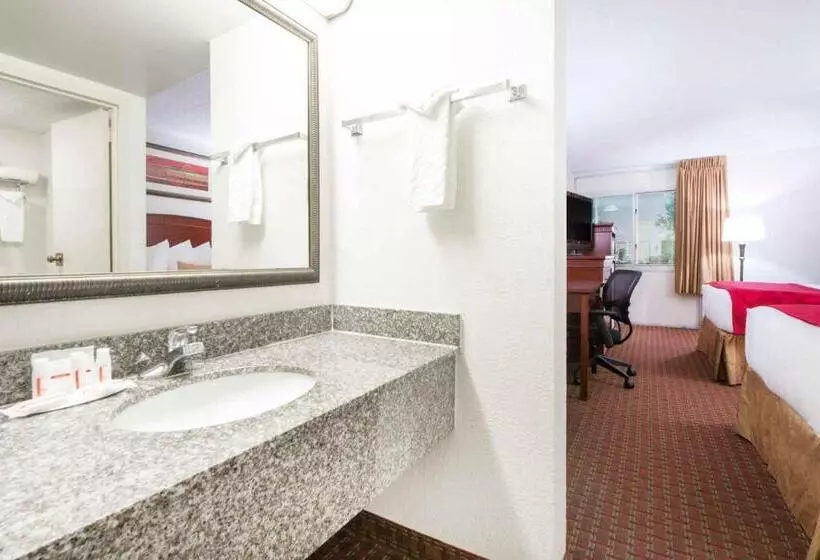 اتاق استاندارد با 2 تخت دوبل, Ramada By Wyndham Enid