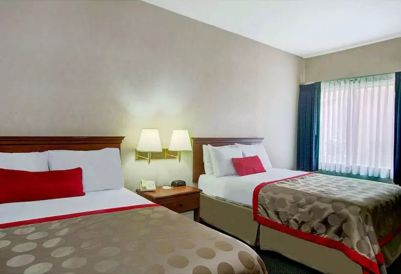 اتاق استاندارد با 2 تخت دوبل, Ramada by Wyndham Hawthorne LAX / LA Stadium