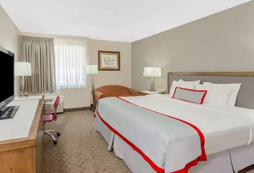 اتاق کلاس بیزنس, Ramada Plaza By Wyndham Garden Grove/anaheim South