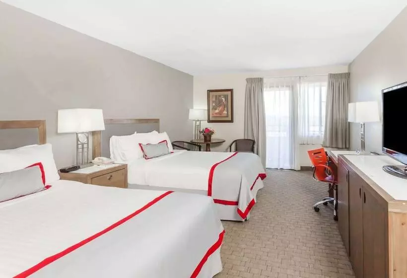 سوییت جونیور, Ramada Plaza By Wyndham Garden Grove/anaheim South