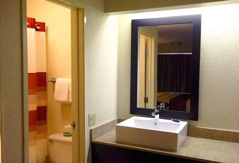 デラックスルーム, Red Roof Inn Plus+ Statesville