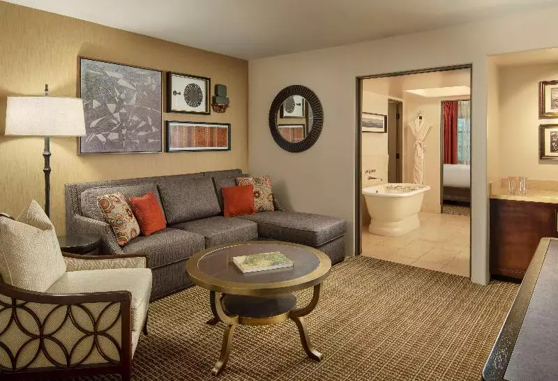 Suite King Bed