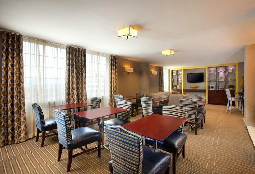 Номер Клуб, Sheraton Pittsburgh Airport