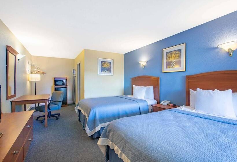 带2个双人床的标准工作室, Days Inn By Wyndham Elmsford
