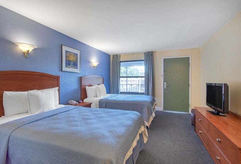 带2个双人床的标准工作室, Days Inn By Wyndham Elmsford