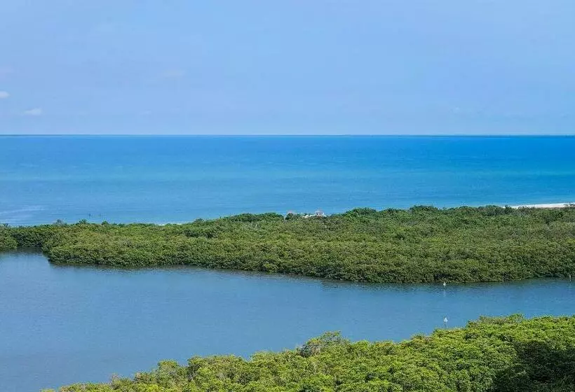 اتاق استاندارد با چشم‌انداز, Naples Grande Beach Resort