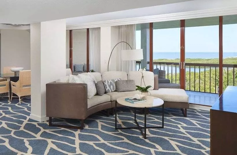سوئیت با چشم‌انداز, Naples Grande Beach Resort