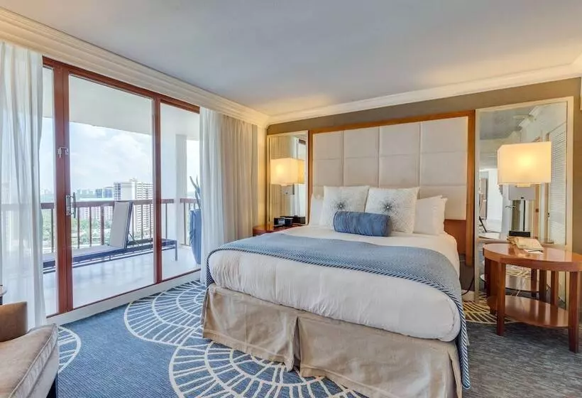 سوئیت با چشم‌انداز, Naples Grande Beach Resort