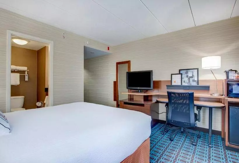 اتاق استاندارد با تخت دو نفره بزرگ برای معلولان, Fairfield Inn Portsmouth Seacoast