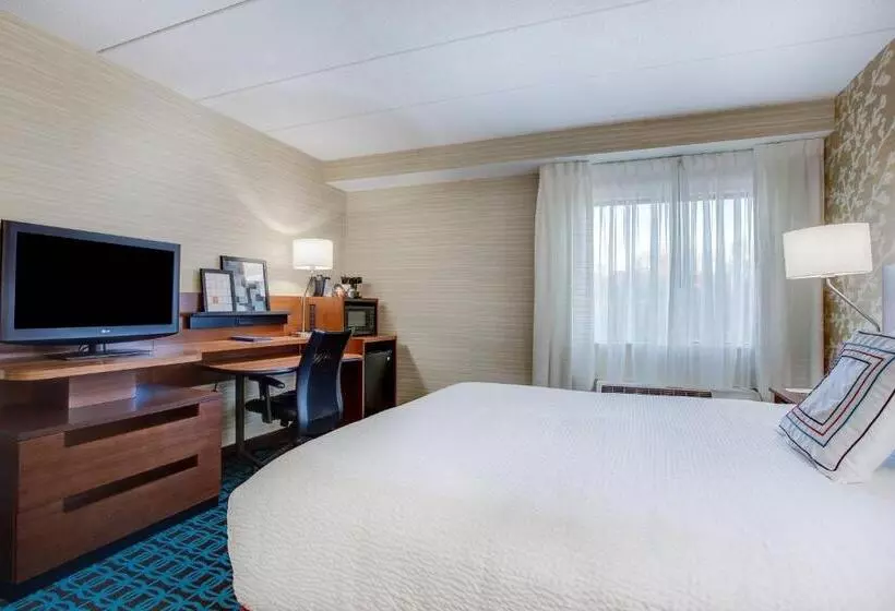 اتاق استاندارد با تخت دو نفره بزرگ برای معلولان, Fairfield Inn Portsmouth Seacoast