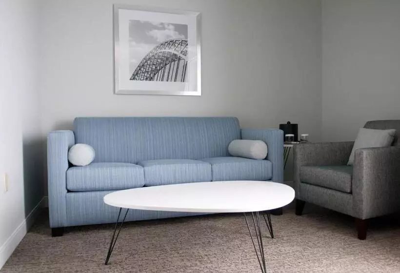 اتاق لوکس, Crowne Plaza Hotel And Suites Pittsburgh South, An Ihg