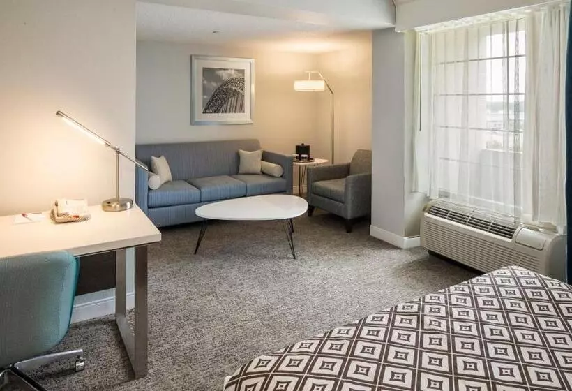 اتاق لوکس, Crowne Plaza Hotel And Suites Pittsburgh South, An Ihg