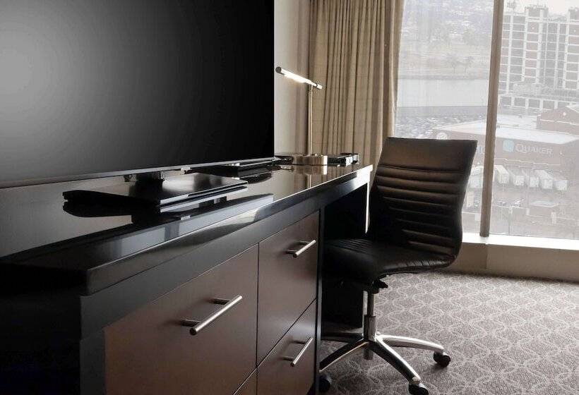 Cameră Standard 2 Paturi Duble, Doubletree By Hilton  Cedar Rapids Convention Complex