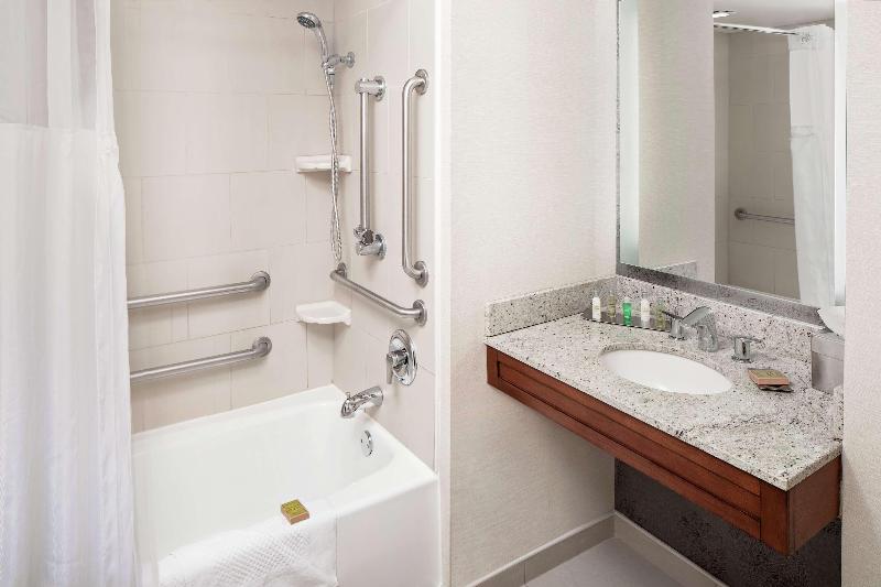 اتاق استاندارد با تخت بزرگ, Doubletree Hotel South Bend