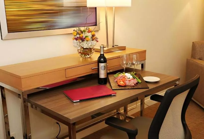 キングサイズベッドのスタンダードルーム, Envision Hotel & Conference Center Mansfield Foxboro