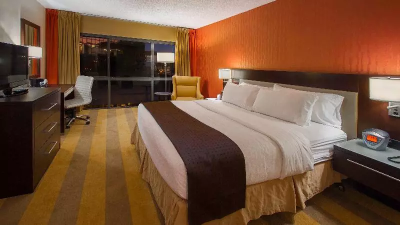 キングサイズベッドのスタンダードルーム, Wyndham Rochester Downtown