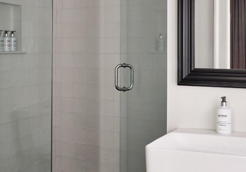 חדר דחוקס עם מיטת קינג, Kennebunkport Captains Collection