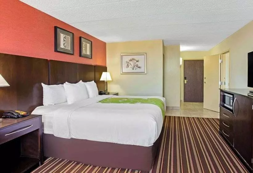 Deluxe Suite King Bed, La Quinta By Wyndham Salisbury