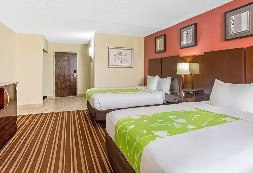 Suite Queen Bed, La Quinta By Wyndham Salisbury