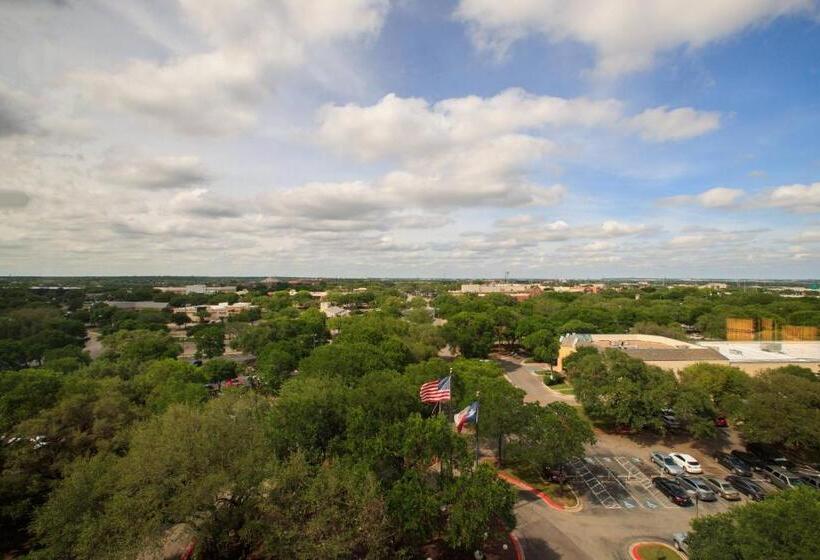 俱乐部房间, Renaissance Austin