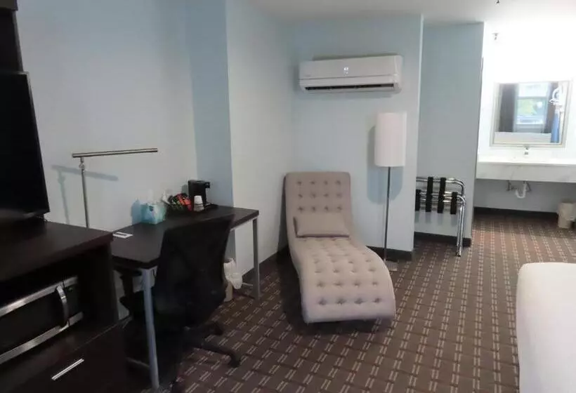 キングサイズベッドのスイートルーム, St Charles Hotel Downtown Hudson