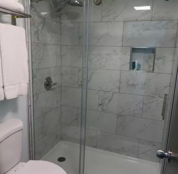 キングサイズベッドのスイートルーム, St Charles Hotel Downtown Hudson