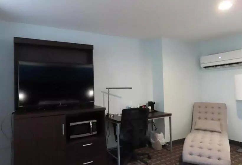 キングサイズベッドのスイートルーム, St Charles Hotel Downtown Hudson