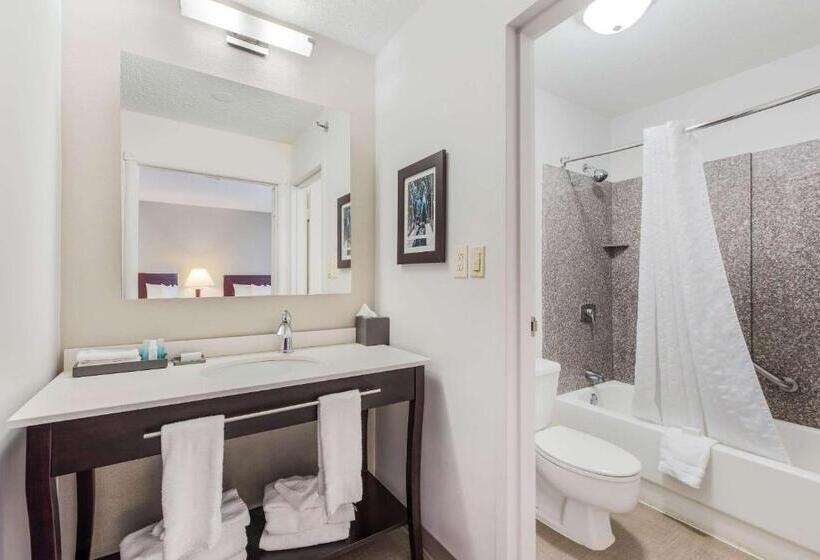 سوئیت با تخت بزرگ, The Blu Hotel Blue Ash Cincinnati, Ascend Hotel Collection