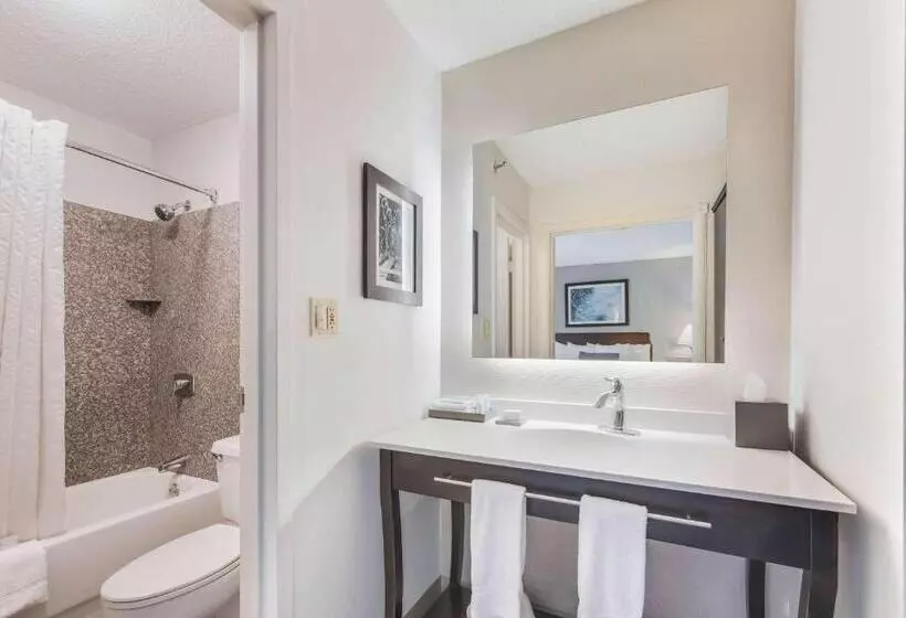 身障者適用スイートルーム, The Blu Hotel Blue Ash Cincinnati, Ascend Hotel Collection