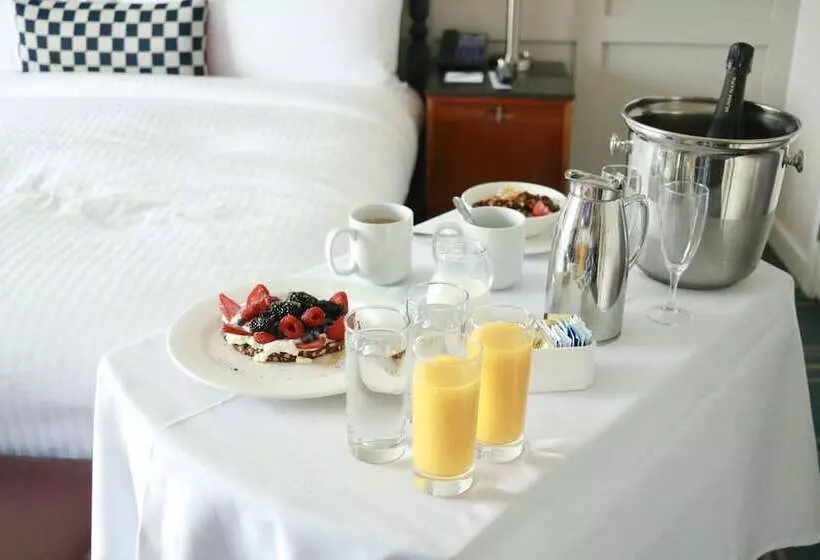 اتاق لوکس, The Charles Hotel In Harvard Square